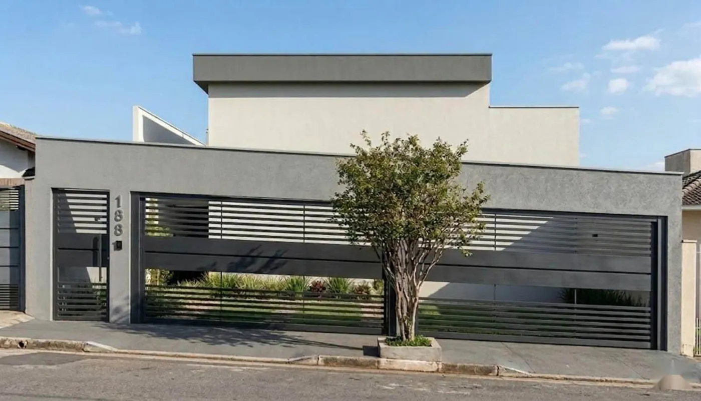 Fachada do Residencial Vitória com portões modernos